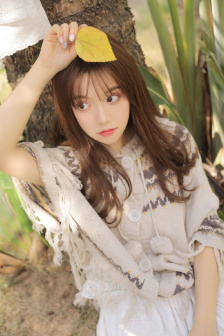 不扣纽的女孩详情介绍
